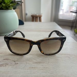 Ray Ban Folding Wayfarer Sunglasses in Tortoise